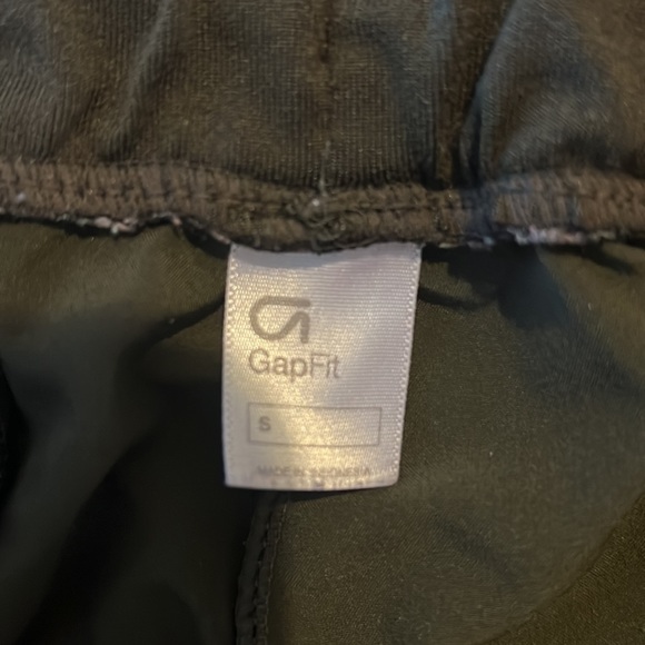 Gap Size Small Green joggers - Picture 3 of 5